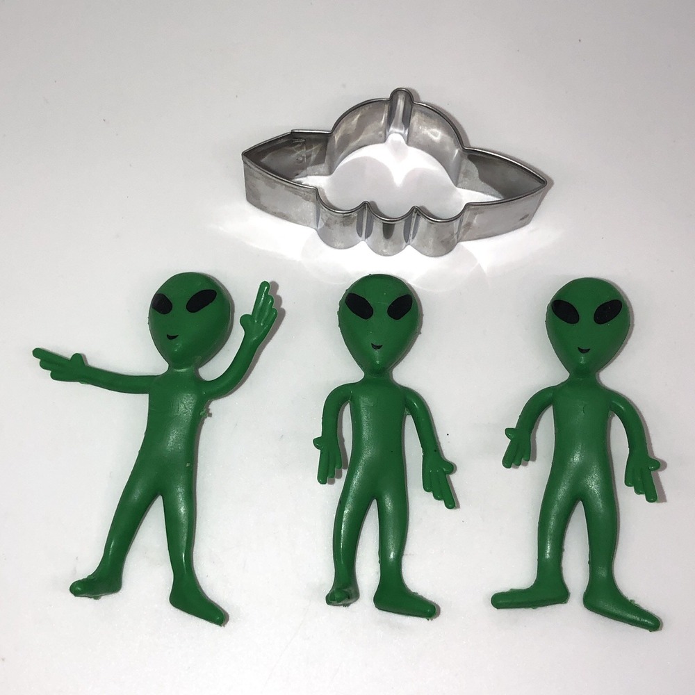 3 Bendable Rubber Green Aliens Figures Posable UFO Cookie Cutter Cake Topper Toy